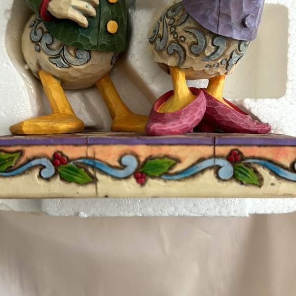 Disney Traditions Jim Shore “Mistletoe Moment” - Picture 3 of 6